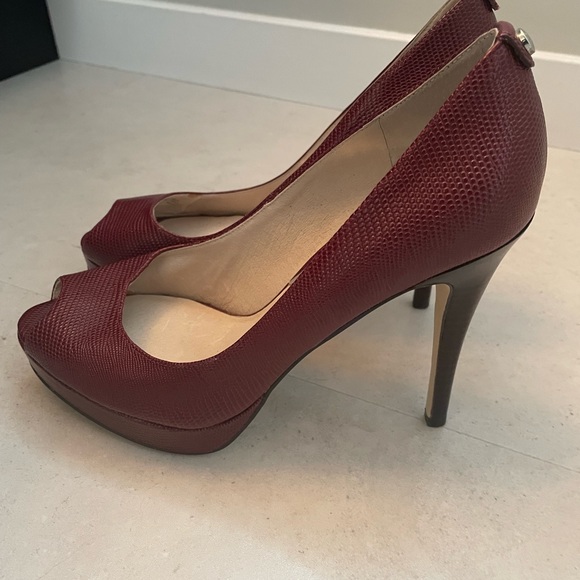 Michael Kors size 8 heels. Excellent condition. - Picture 2 of 4